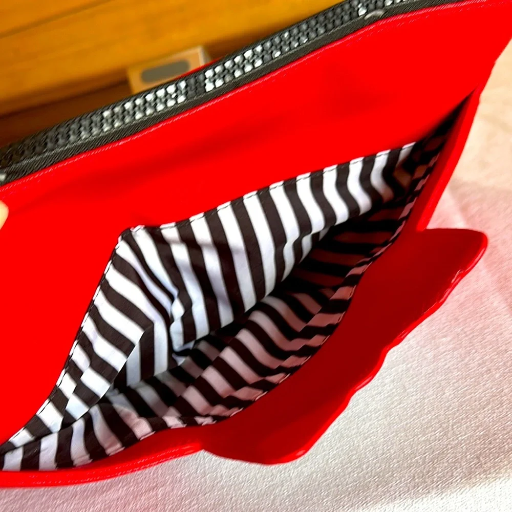 Marc Tetro Red Dog Travel Organizer